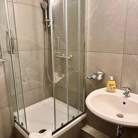 Monteurwohnungen Naehe Holsten Galerie Appartement *