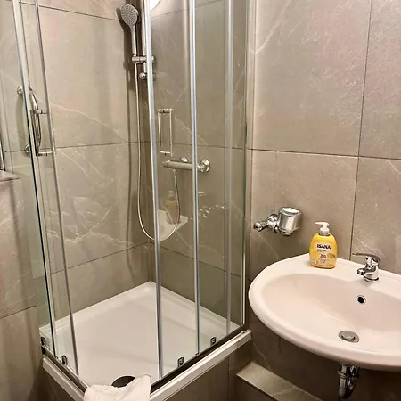 Monteurwohnungen Naehe Holsten Galerie Apartment *