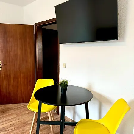 Monteurwohnungen Naehe Holsten Galerie Appartement *